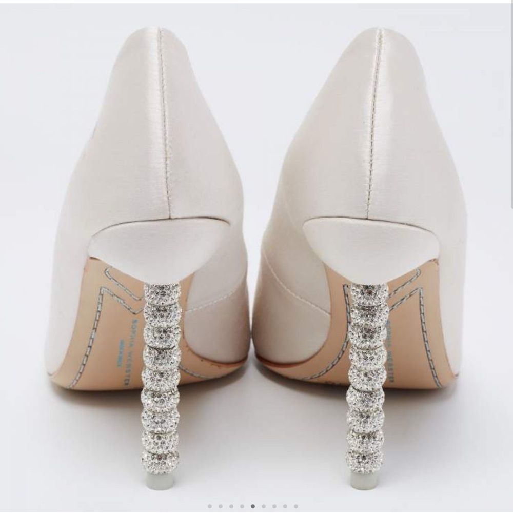 🎁Truly a stunner! These Coco pumps by Sophia Webster